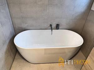 Koupelna v ubytování Lavish in Lyons - 3bd 2bth Spacious & Modern Home