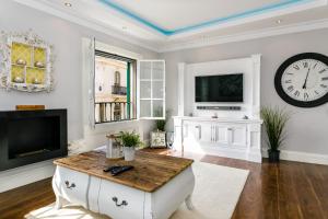 Televízia a/alebo spoločenská miestnosť v ubytovaní weforyou 2 BEDROOMS PENTHOUSE AT MALAGA CENTER