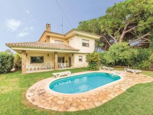 Bazén v ubytovaní Holiday Home in Spain with Private Pool alebo v jeho blízkosti