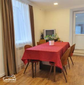 TV a/nebo společenská místnost v ubytování Sunhome Stepanavan Guest House