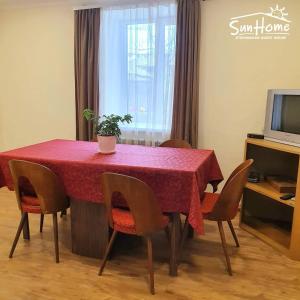 TV a/nebo společenská místnost v ubytování Sunhome Stepanavan Guest House