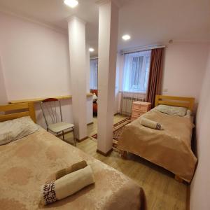 Postel nebo postele na pokoji v ubytování Sunhome Stepanavan Guest House