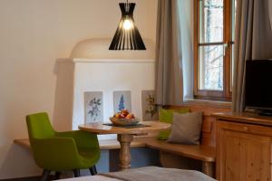 TV a/nebo společenská místnost v ubytování Hotel Bad Rain mit Oberstaufen PlusGolf