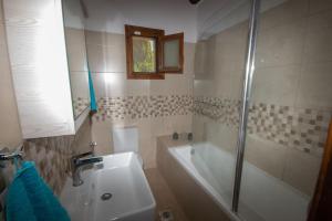 Een badkamer bij Villa Louv