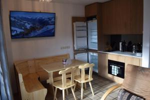 Kuchyňa alebo kuchynka v ubytovaní Ski apartment St. Johann in Tirol, Kitzbuheler Alpen