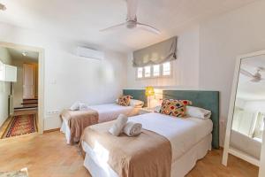 A bed or beds in a room at Ohliving La Judería