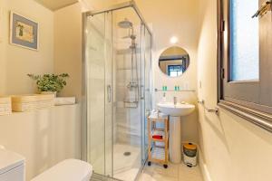 A bathroom at Ohliving La Judería Még 32 kép