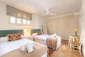A bed or beds in a room at Ohliving La Judería