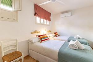 A bed or beds in a room at Ohliving La Judería