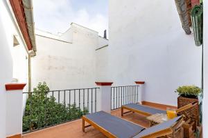A balcony or terrace at Ohliving La Judería