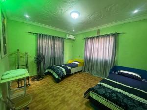 Postel nebo postele na pokoji v ubytování Aries Apartment