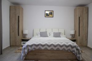 Ένα ή περισσότερα κρεβάτια σε δωμάτιο στο Casa Cu Vie
