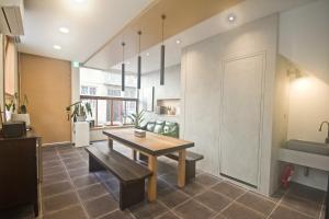 a dining room with a table and a bench at 大心小苑 in Tainan