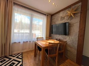 TV a/nebo společenská místnost v ubytování Apartmány Bobulky