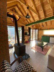 Kép Secluded Wooden House with Jacuzzi in Sapanca szállásáról Feyziye városában a galériában