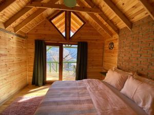 Kép Secluded Wooden House with Jacuzzi in Sapanca szállásáról Feyziye városában a galériában Még 9 kép