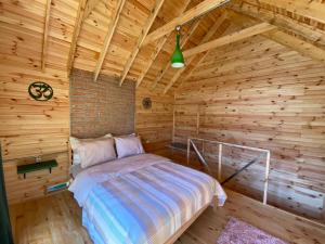 Kép Secluded Wooden House with Jacuzzi in Sapanca szállásáról Feyziye városában a galériában