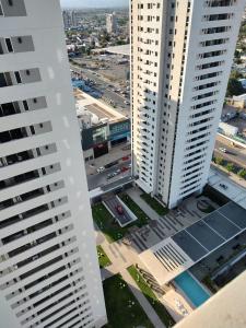 Una vista aérea de 20 Alto Panorama, cochera, pileta, gim y amenities