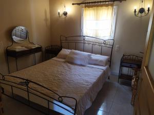 Postel nebo postele na pokoji v ubytování Plataniotissa Mansion