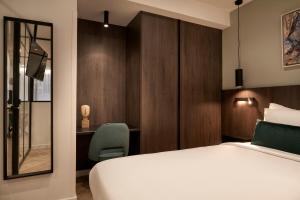 A bed or beds in a room at Hestia - Dimitressa 4