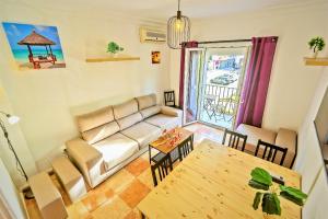 A bed or beds in a room at Plaza Polvorista 4-Bedroom Apartment w Balcony
