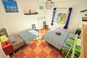 A bed or beds in a room at Plaza Polvorista 4-Bedroom Apartment w Balcony