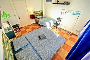 A bed or beds in a room at Plaza Polvorista 4-Bedroom Apartment w Balcony