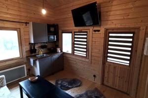 A kitchen or kitchenette at Happy Cottage Még 7 kép