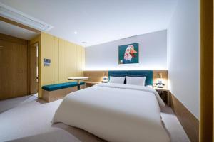 Hotel Classy tesisinde bir odada yatak veya yataklar