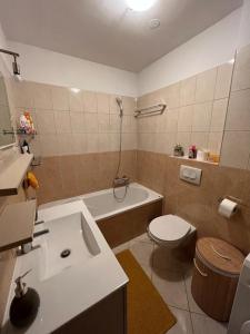 Kúpeľňa v ubytovaní Apartman West - private parking place