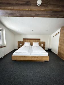Postel nebo postele na pokoji v ubytování Frühstückspension Auer - Haus Kargl