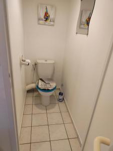 Kúpeľňa v ubytovaní Appartement 2 Pièces avec une grande terrasse, 3 étoiles, Wifi, Box pour véhicule et vélos