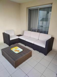 Posedenie v ubytovaní Appartement 2 Pièces avec une grande terrasse, 3 étoiles, Wifi, Box pour véhicule et vélos + 17 fotografií