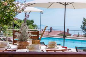 Basen w obiekcie E&T apartments with a beautiful pool lub w pobliżu