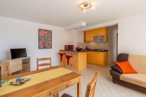 Kuchnia lub aneks kuchenny w obiekcie E&T apartments with a beautiful pool