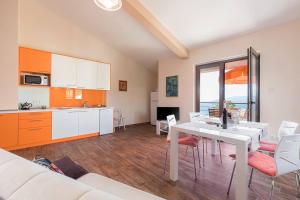 Kuchnia lub aneks kuchenny w obiekcie E&T apartments with a beautiful pool