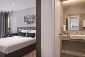 A bed or beds in a room at Hestia - Dimitressa 4