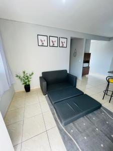 Een zitgedeelte bij Apartamento tipo Flat Mobiliado - 01 Quarto, Sala Cozinha - ZN Sp - cod 04