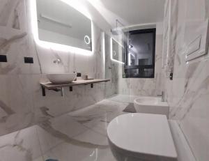 A bathroom at Yellow Uptown 70 - Fiera Milano