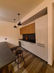 A kitchen or kitchenette at Yellow Uptown 70 - Fiera Milano