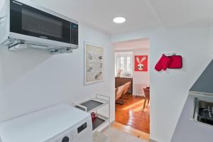 TV a/nebo společenská místnost v ubytování BmyGuest - Alfama River Studio