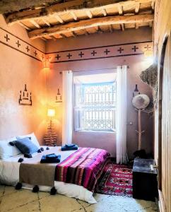 Ένα ή περισσότερα κρεβάτια σε δωμάτιο στο Maison d'hôtes IZZA +82 φωτογραφίες