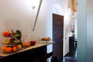 a shelf with fruit on it in a room at A Casa Di Grazia in Ragusa