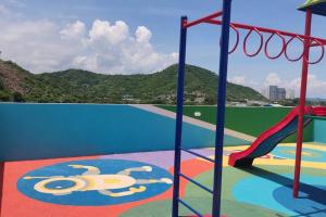 Laste mänguala majutusasutuses Con Piscina, Cómodo y acogedor Apartaestudio en el rodadero