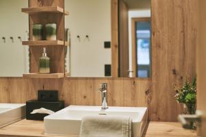 A bathroom at Brandnerhof