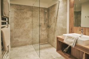 A bathroom at Brandnerhof