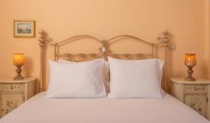 A bed or beds in a room at Iris Villas Lefkada - Karavi Villa with private sea access