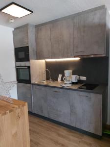 Kuchyň nebo kuchyňský kout v ubytování Apartment Rainer - mittendrin
