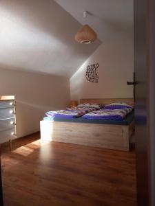 A bed or beds in a room at Vila Devana