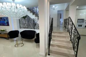 Fotografie z fotogalerie ubytování וילה מונטאנו עם בריכה מחוממת וג'קוזי במרכז העיר - Villa Montano with a heated pool and jacuzzi in the city center v destinaci Rišon le-Cijon